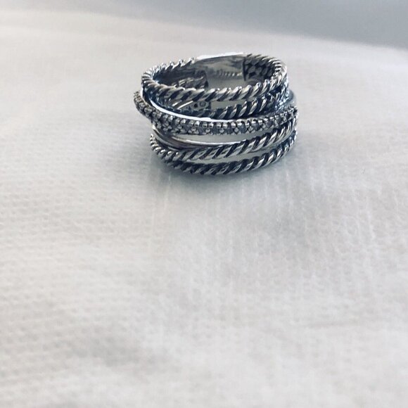 David Yurman Crossover Ring w Pave Diamonds Size 5 Comes w/ DY Pouch Beautiful - Picture 10 of 16